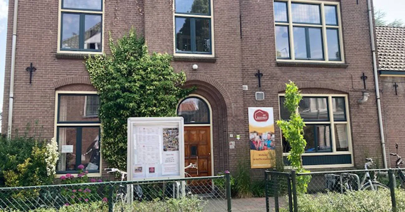 voorkant inclusief fietsen ons raadhuis rob weenink