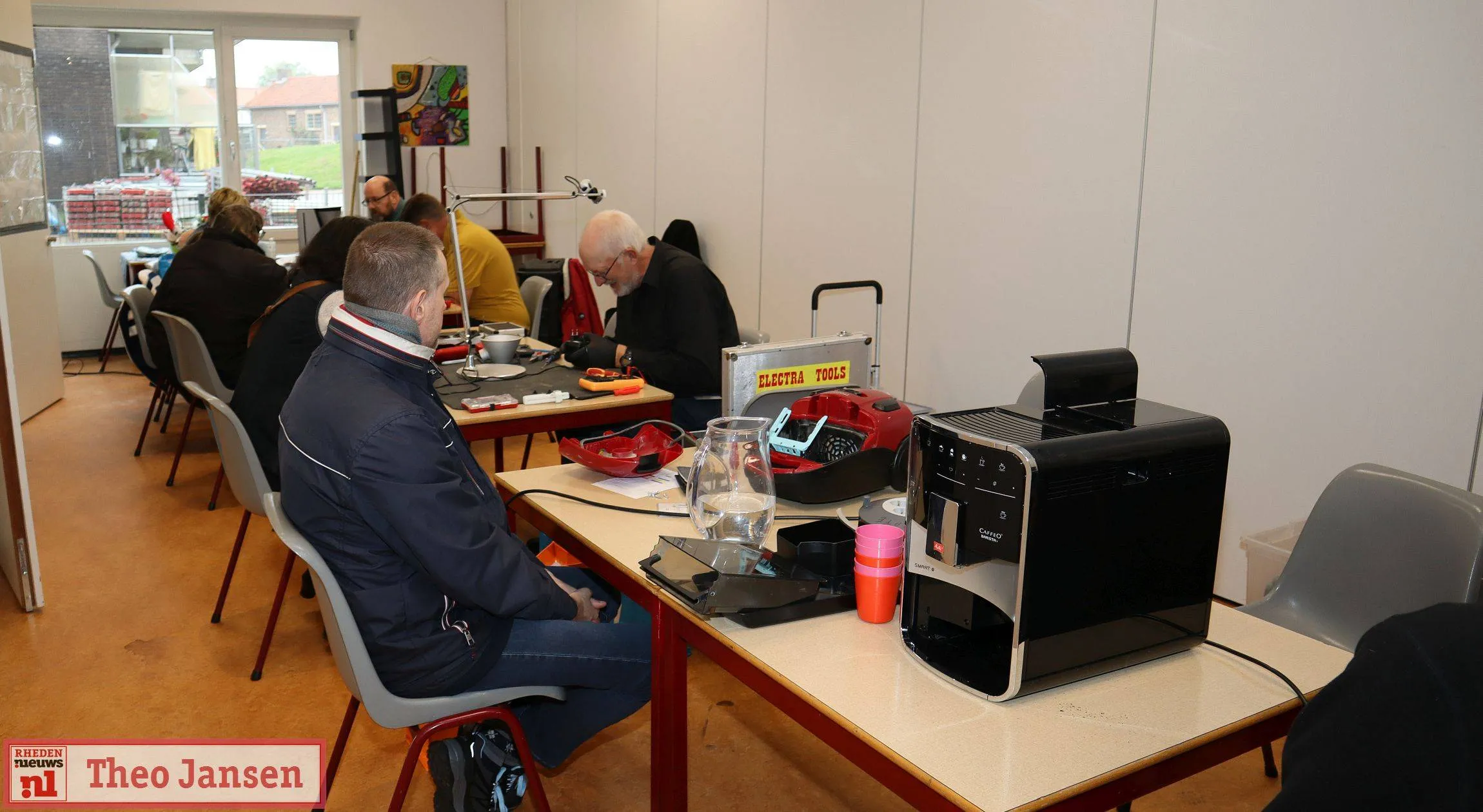 Repair Café Velp viert 10-jarig jubileum met rollatorcheck en volle zalen 27-9-25 (11)