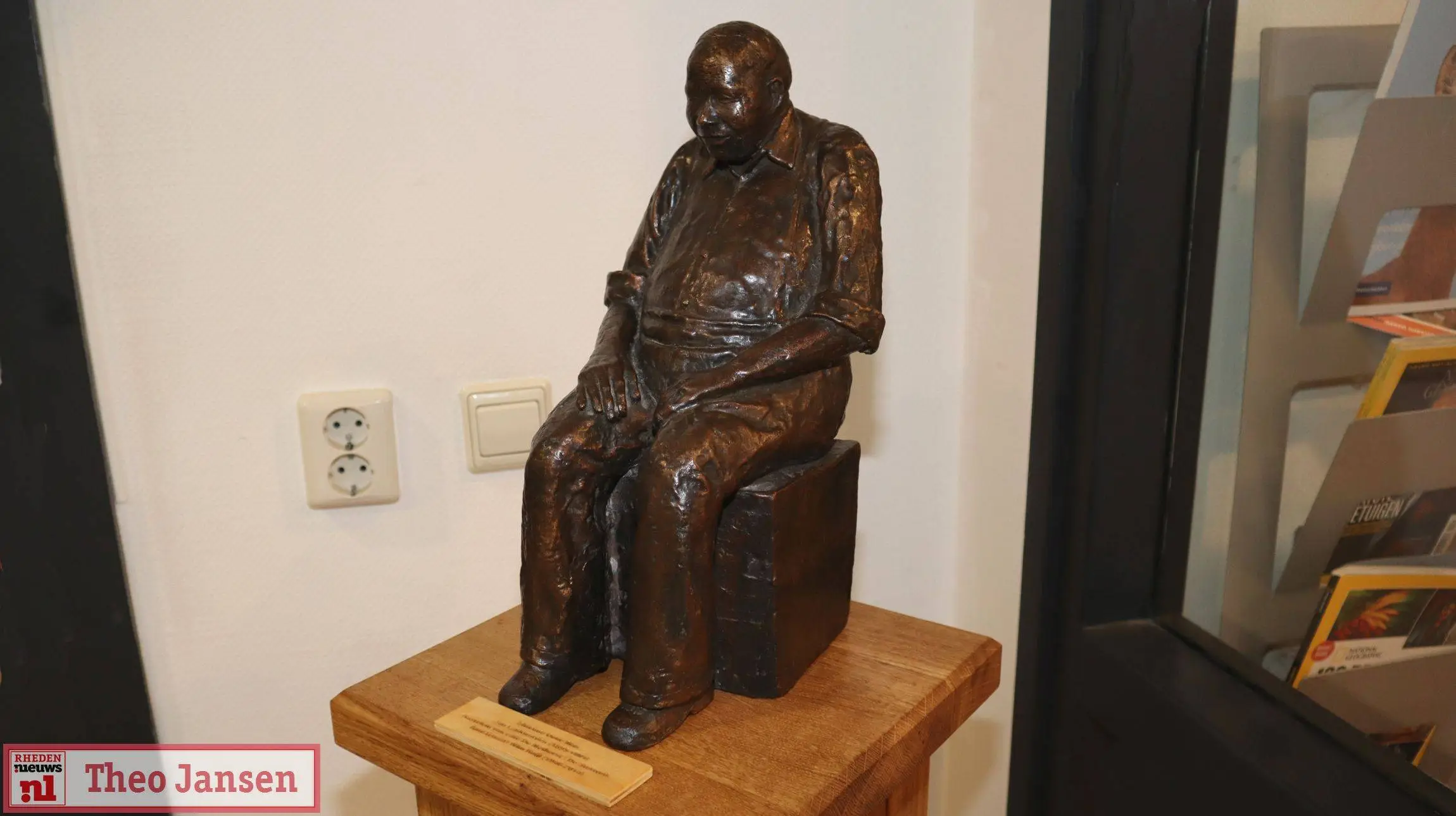Bronzen beeldje van Jan Lankwarden officieel onthuld 13-11-2025 (7)