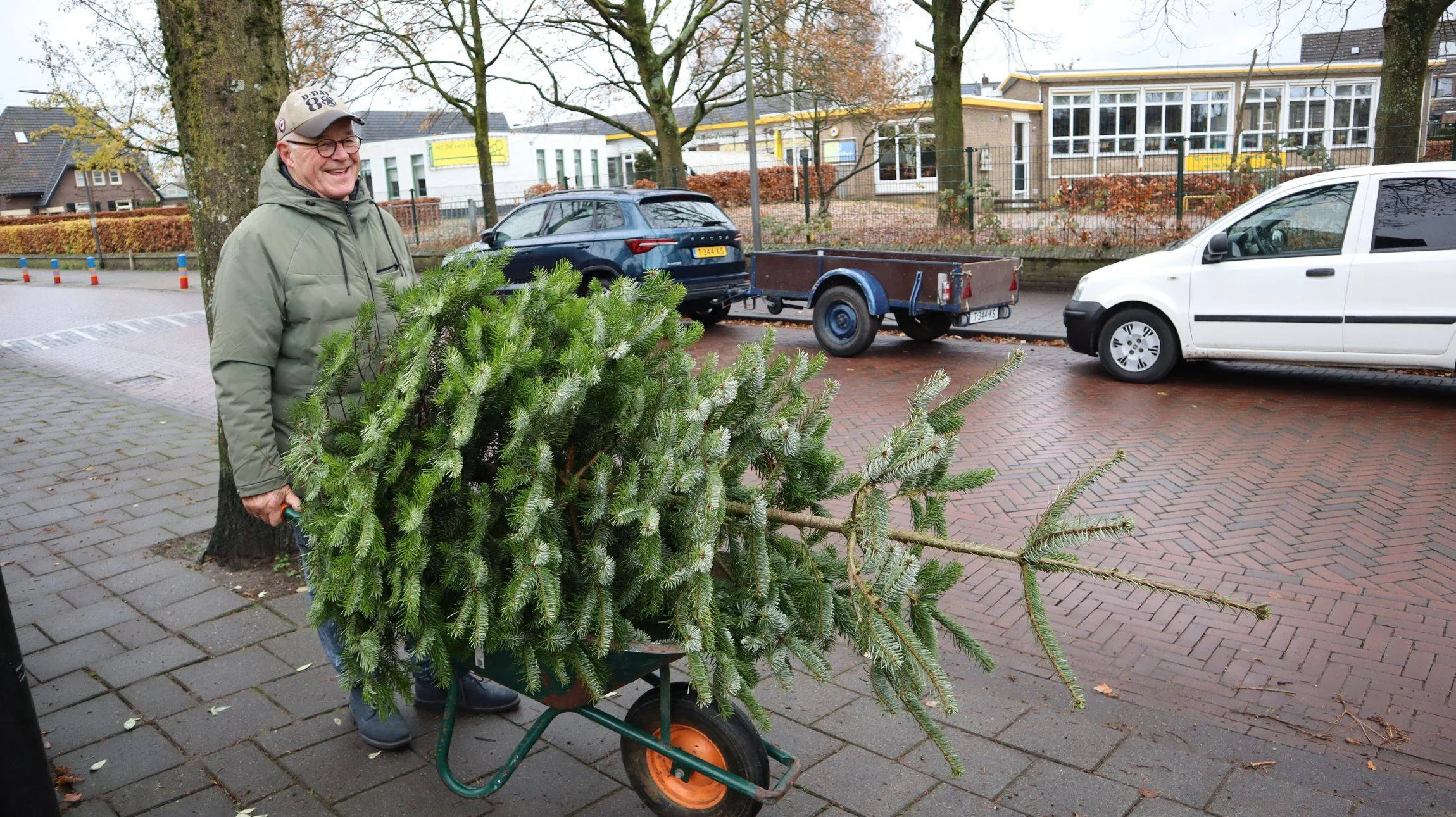 Kerstbomenactie Team PA levert mooi bedrag op voor KWF 06-12-2025 (11)
