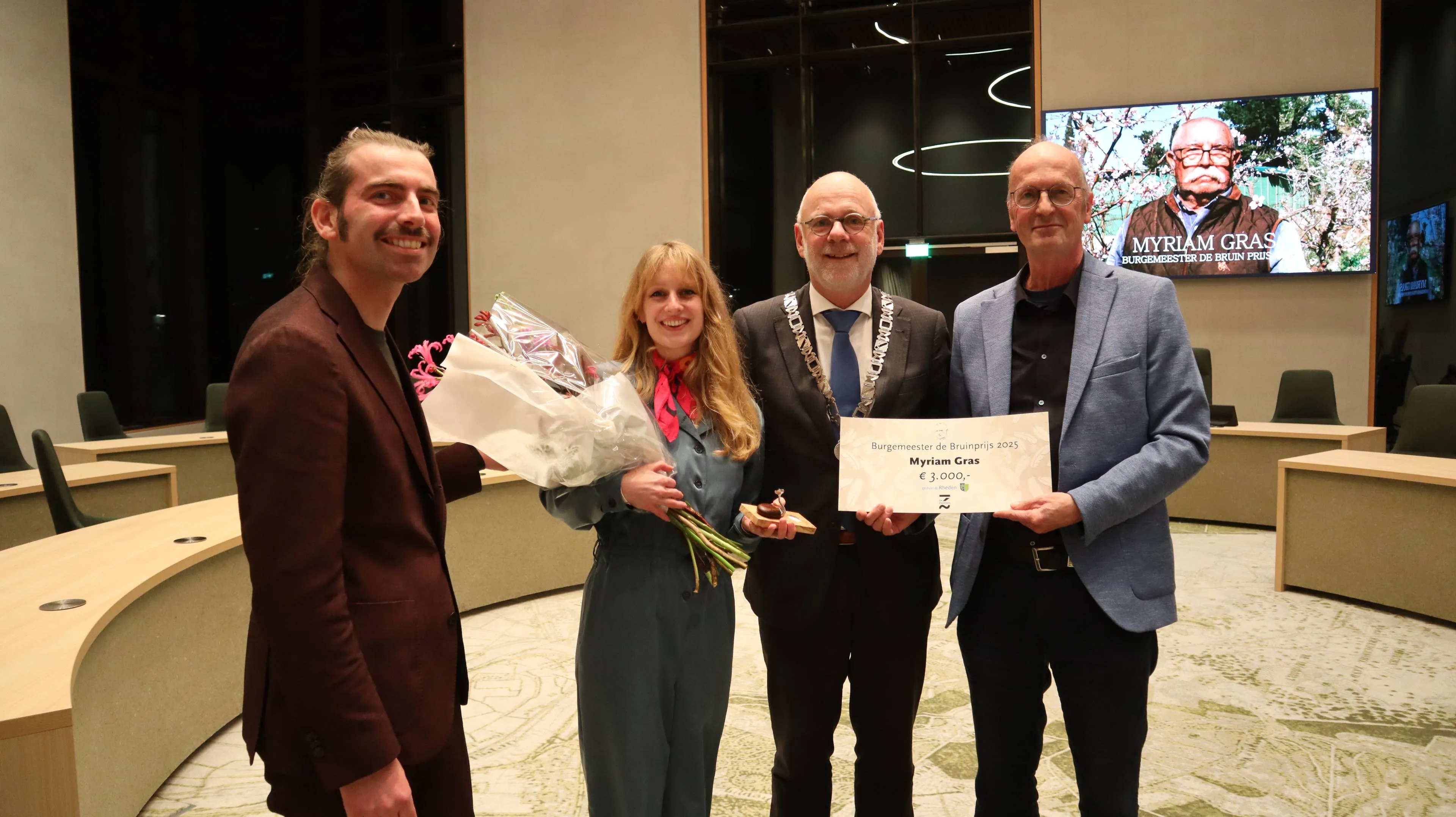 Velpse kunstenares Myriam Gras ontvangt burgemeester de Bruinprijs 2025 (1)