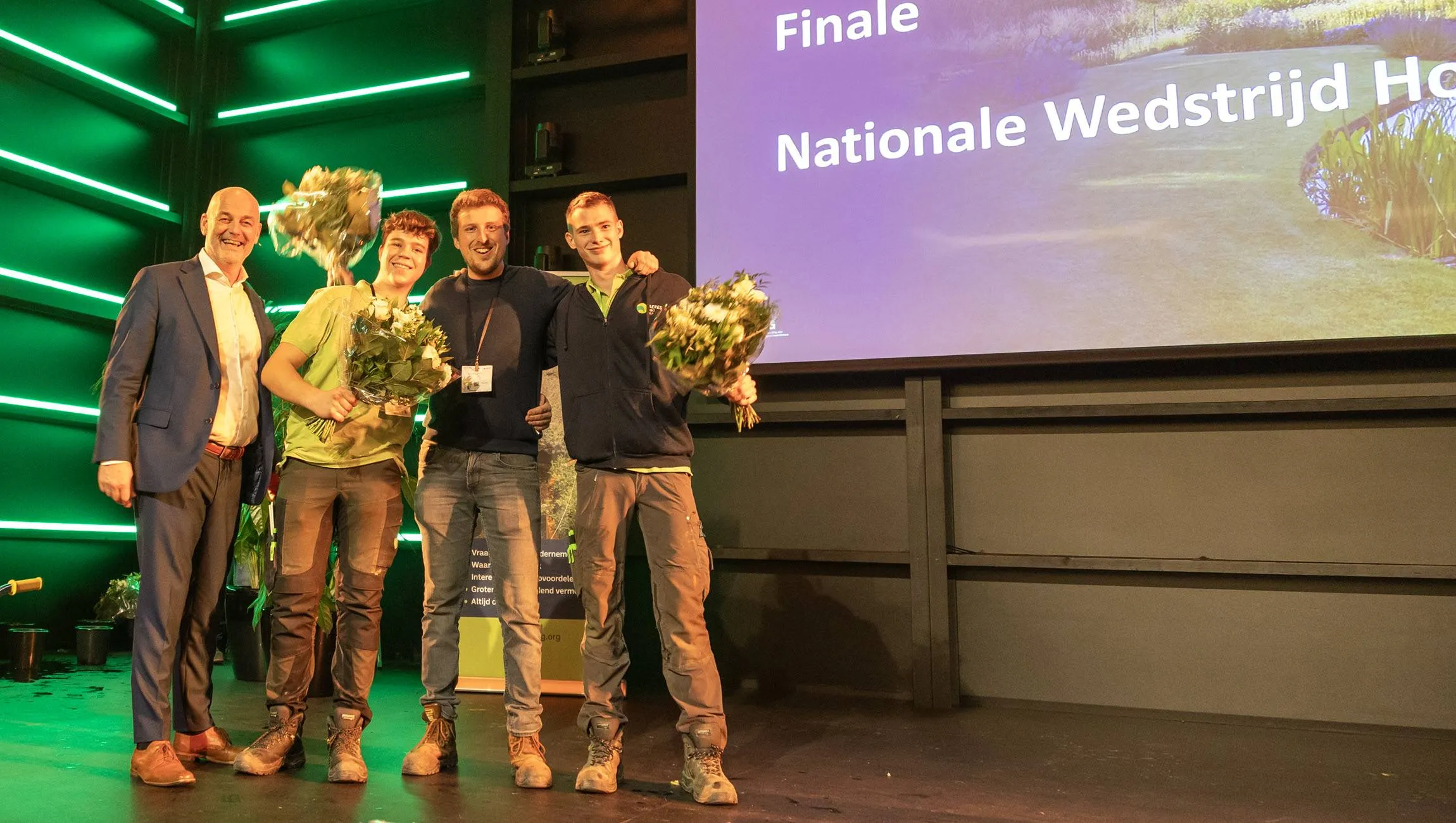 van lnr John Koomen van de Koninklijke VHG, Hidde Kruit, coach Berend Poppema en Daan Blonk foto Charlotte Koloc