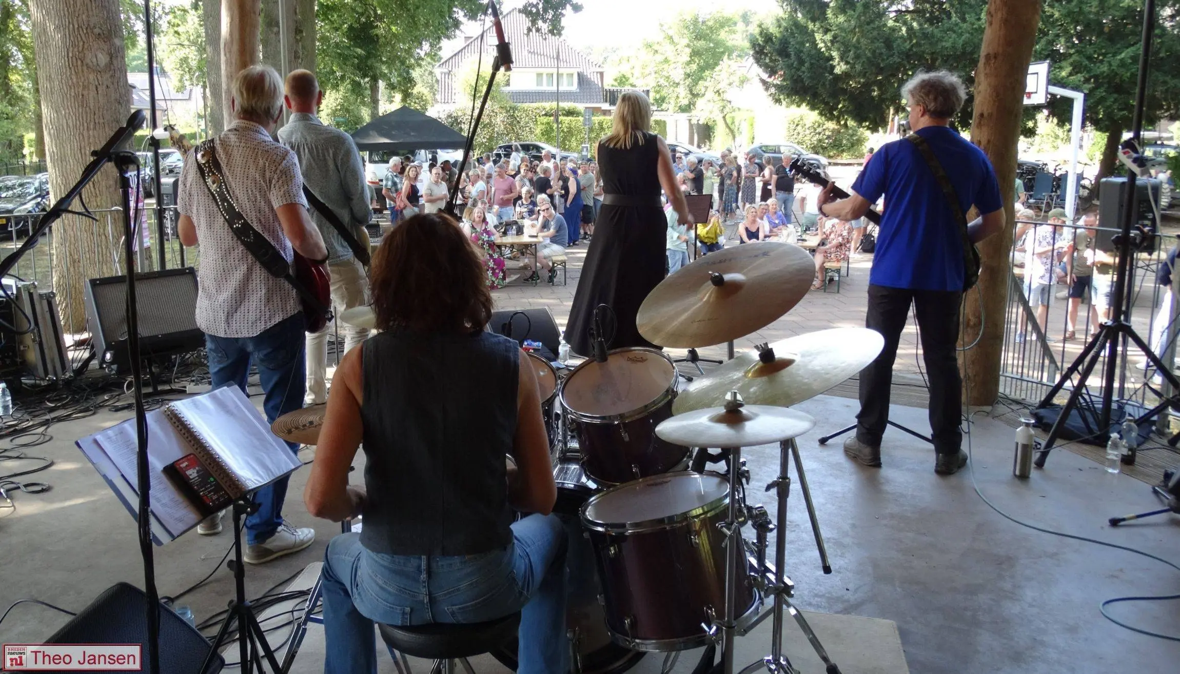 Eerste editie Locals Live trekt veel muziekliefhebbers naar Ellecom 2-8-26 (16)