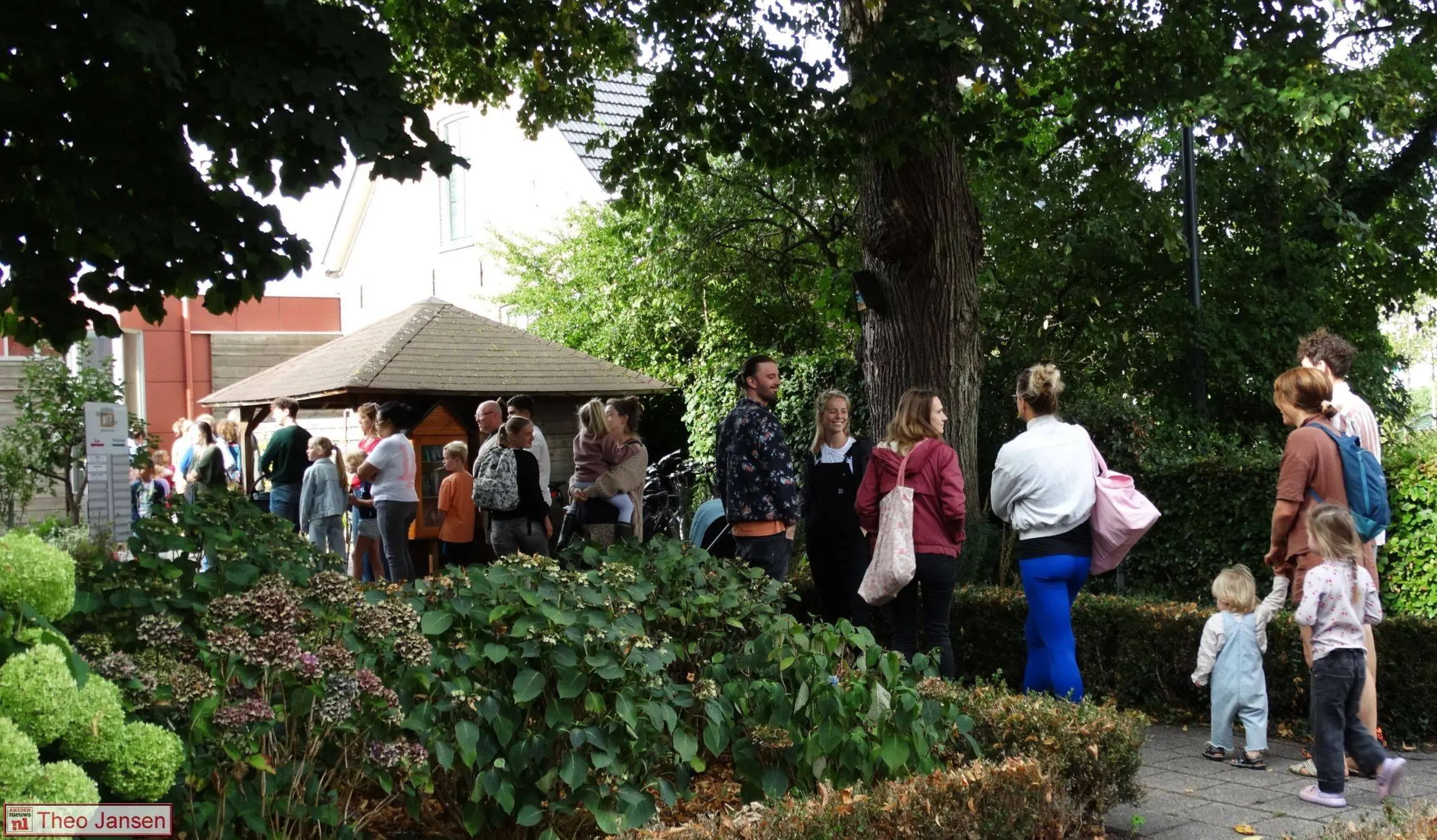 Tweedehands kinderkledingbeurs in Rheden opnieuw druk bezocht 5-9-26 (1)
