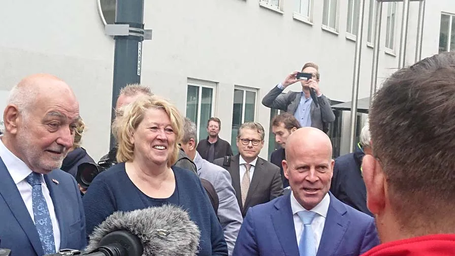 dscpdc 0002 burst20191023091942433 cover1