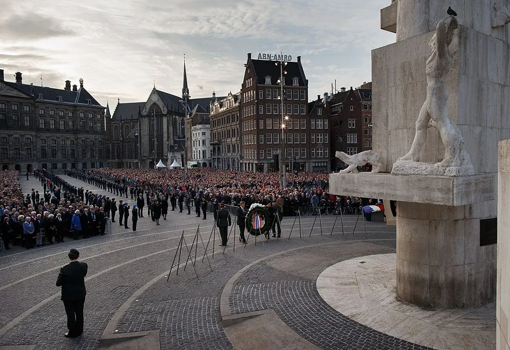 eerste krans door de koning