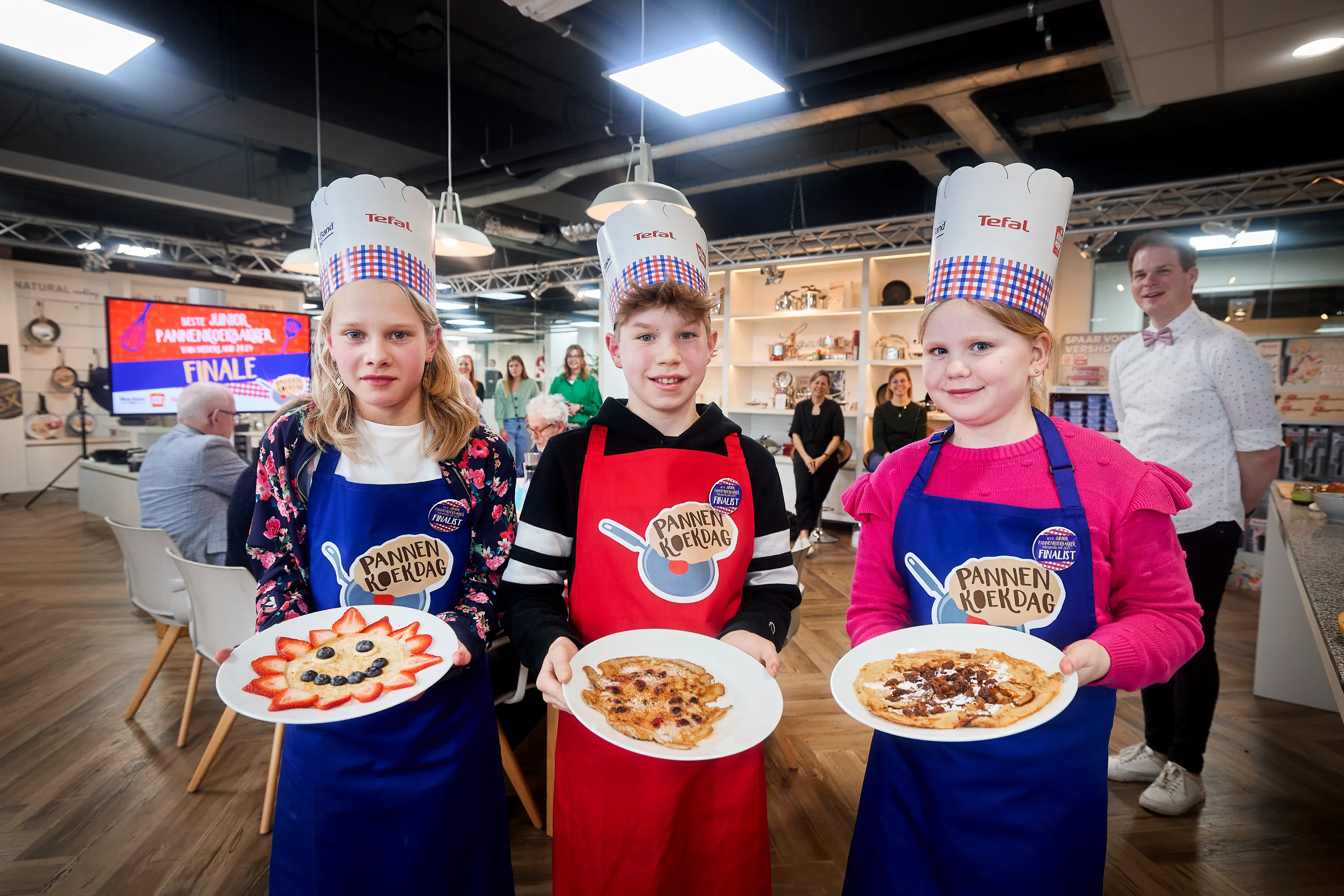 eline thijn en anniek drie finalisten van pannenkoekwedstrijd beste junior pannenkoekbakker 2024