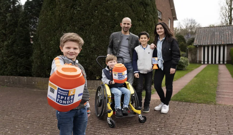 familie kuijs collecteert met de hele familie