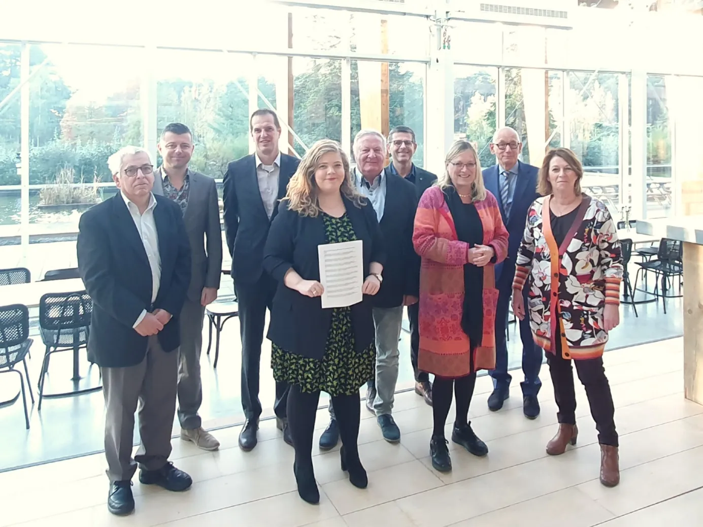 foto bestuurders tekenen samenwerkingsovereenkomst cultuurregio noord en