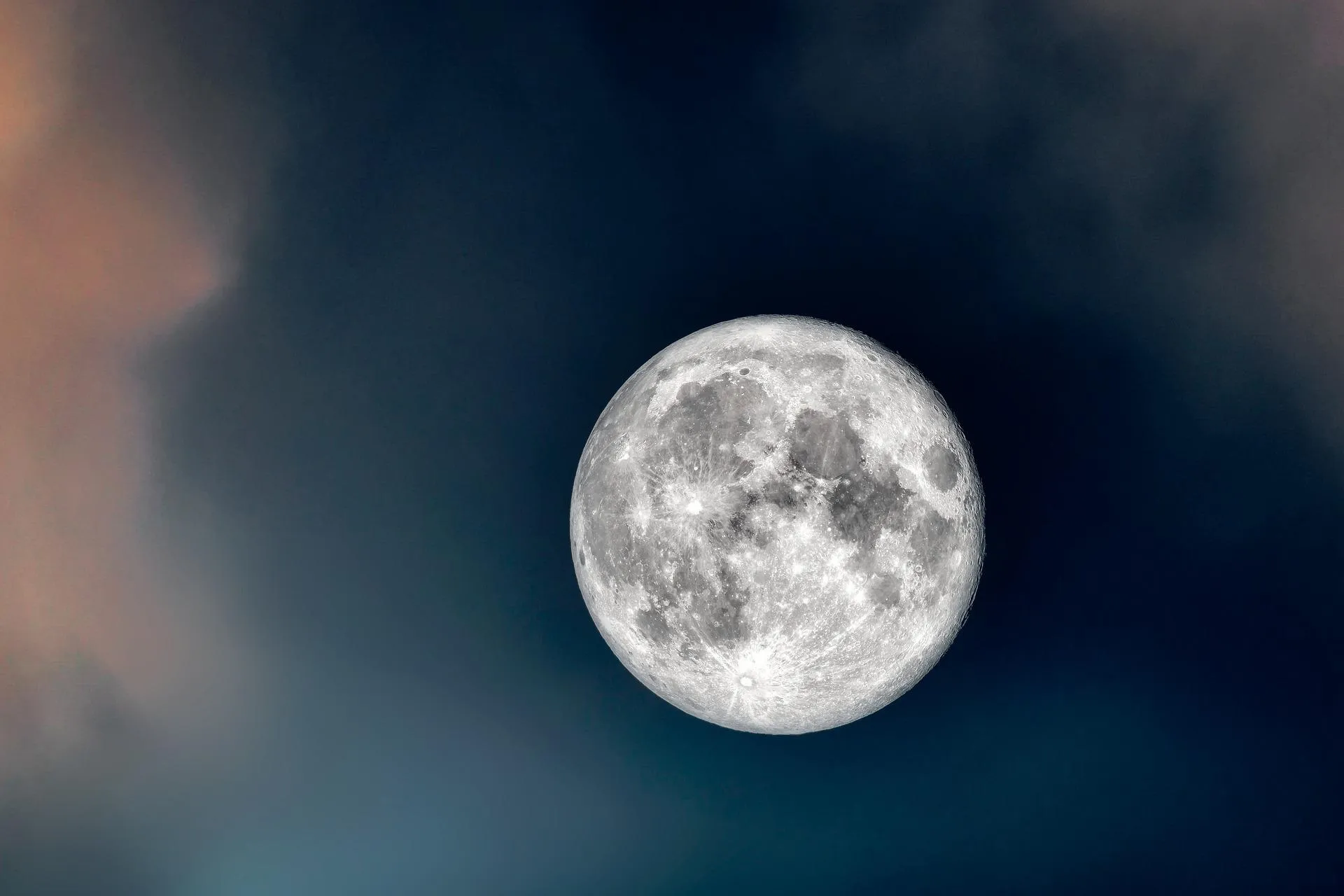 moon 6365467 1920