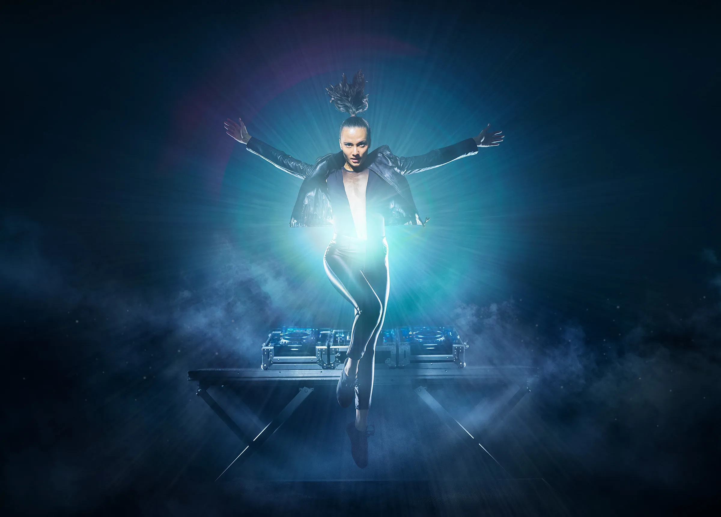 sally god is a dj foto tycho merijn liggend lr