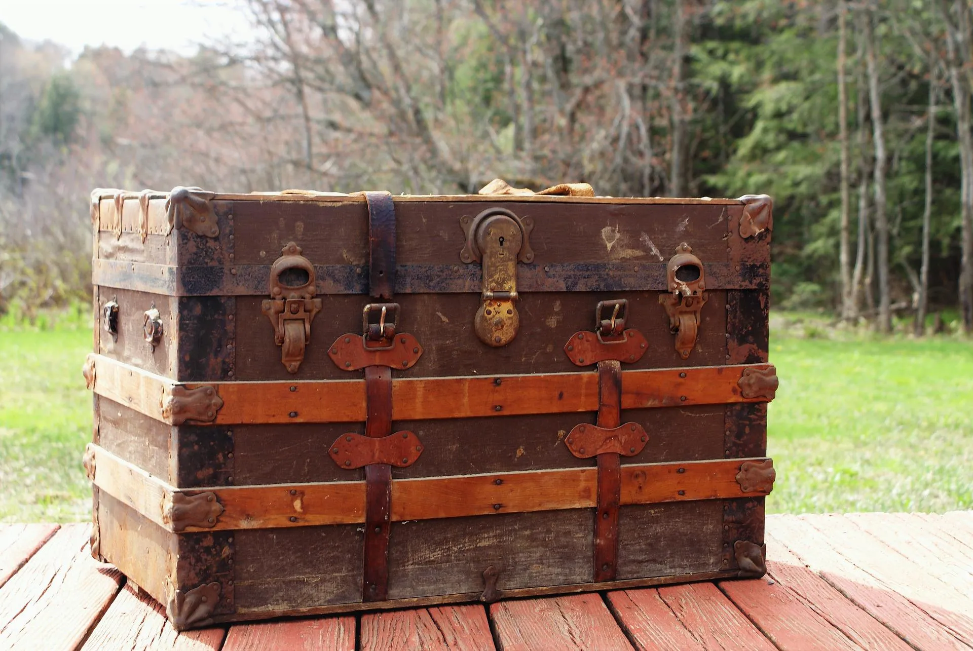 steamer trunk 3414018 1920