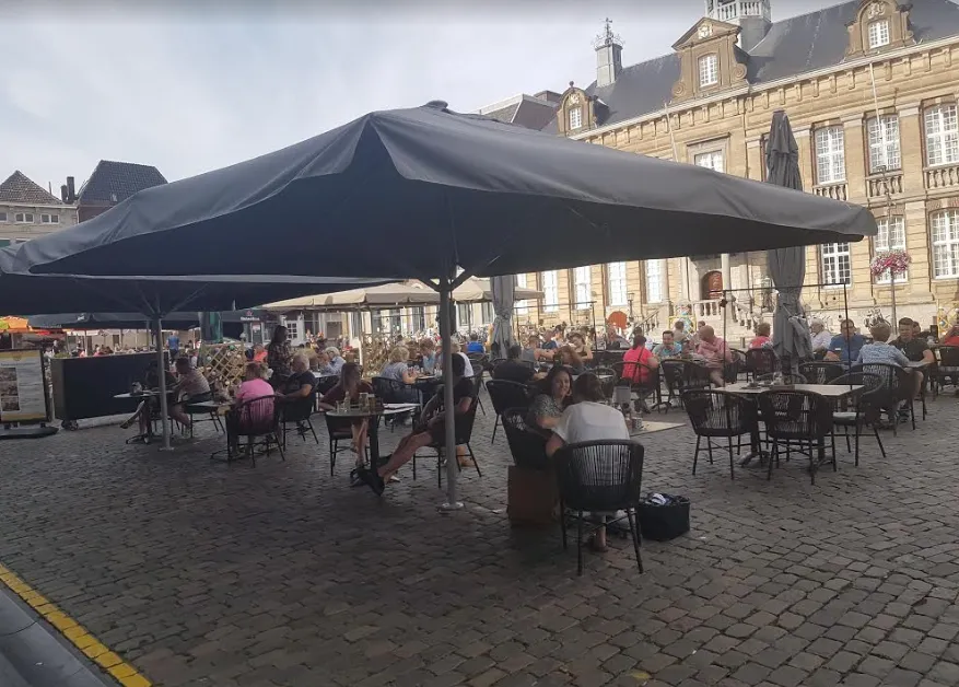 terras roermond guus