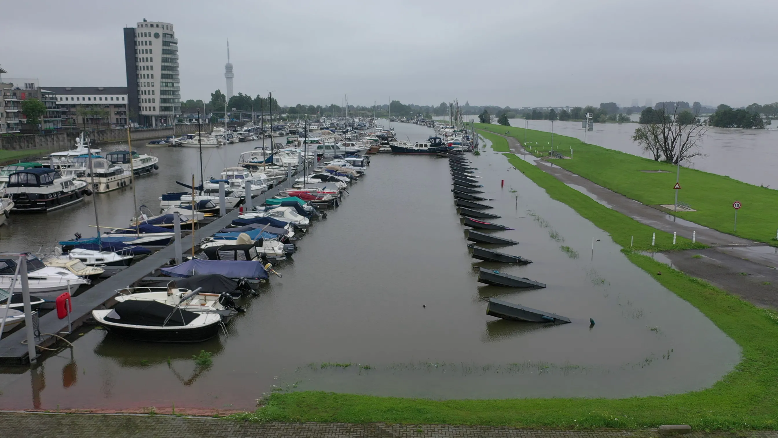 vlcsnap 2021 07 15 23h04m05s382