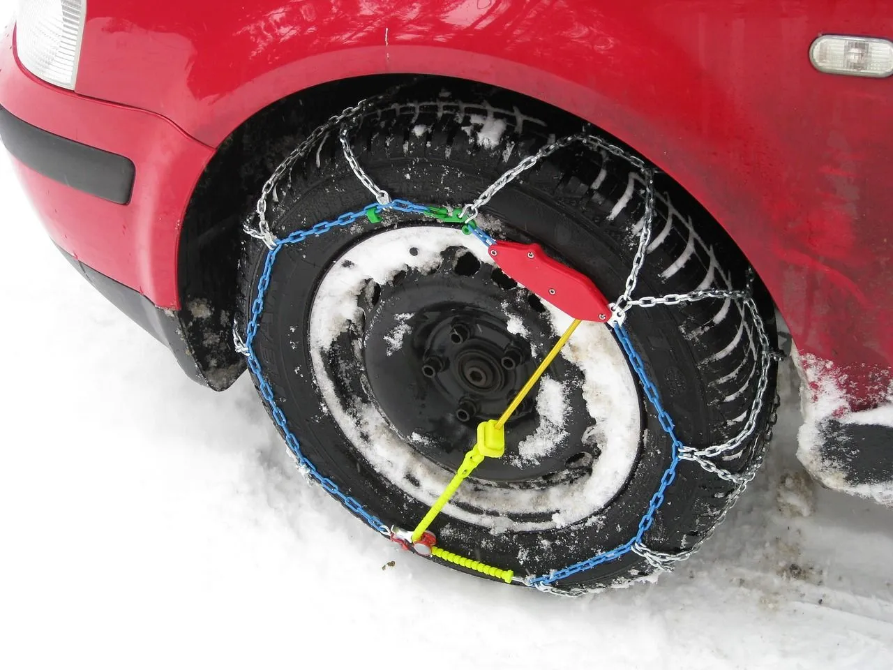 snow chains 246258 1280