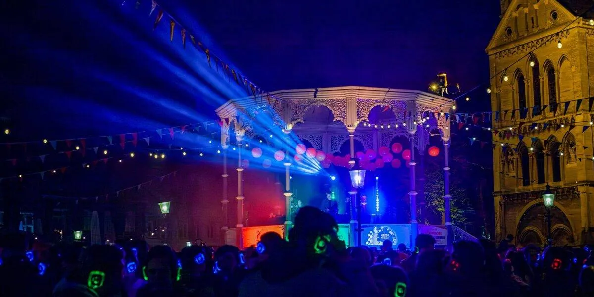 silent disco roermond koningsdag 1200x600 c default
