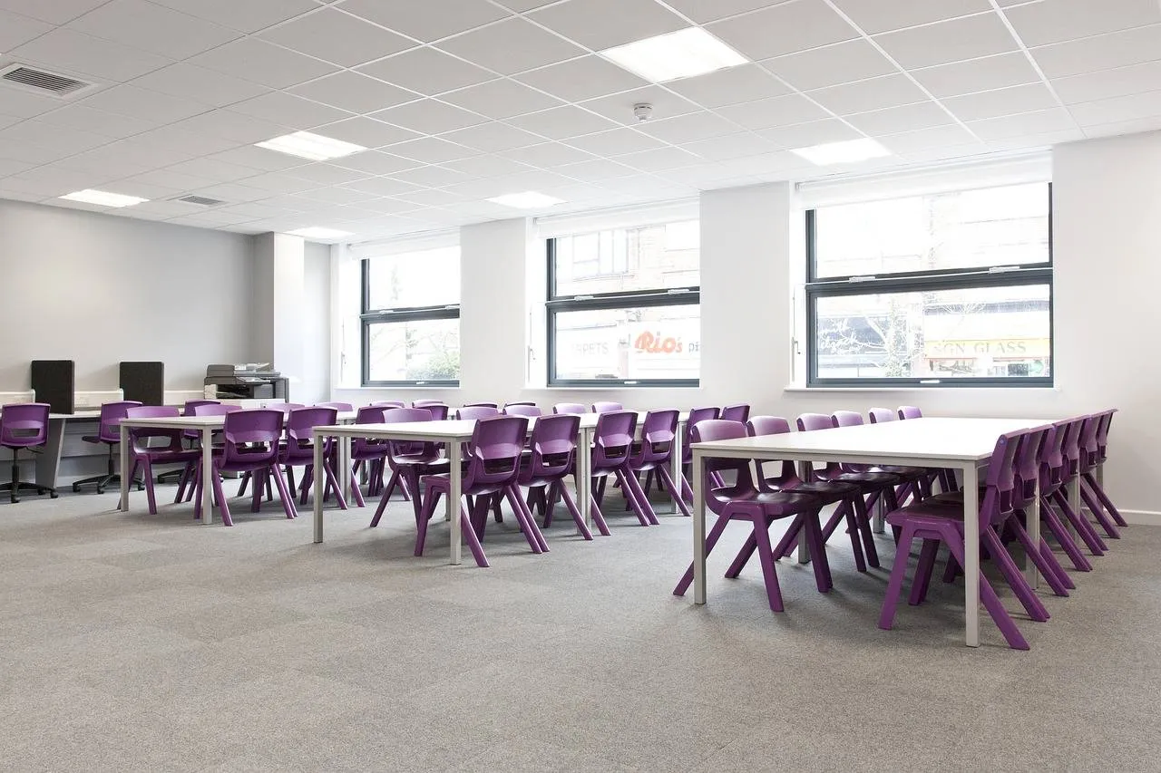classroom 4919800 1280