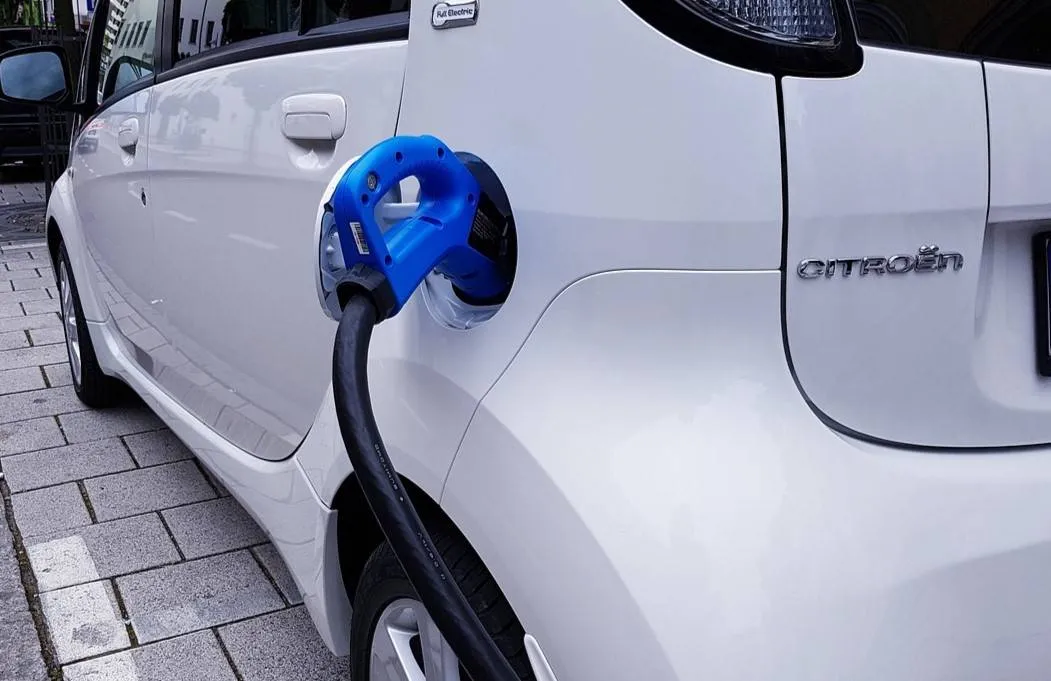 electric car 4276419 1280