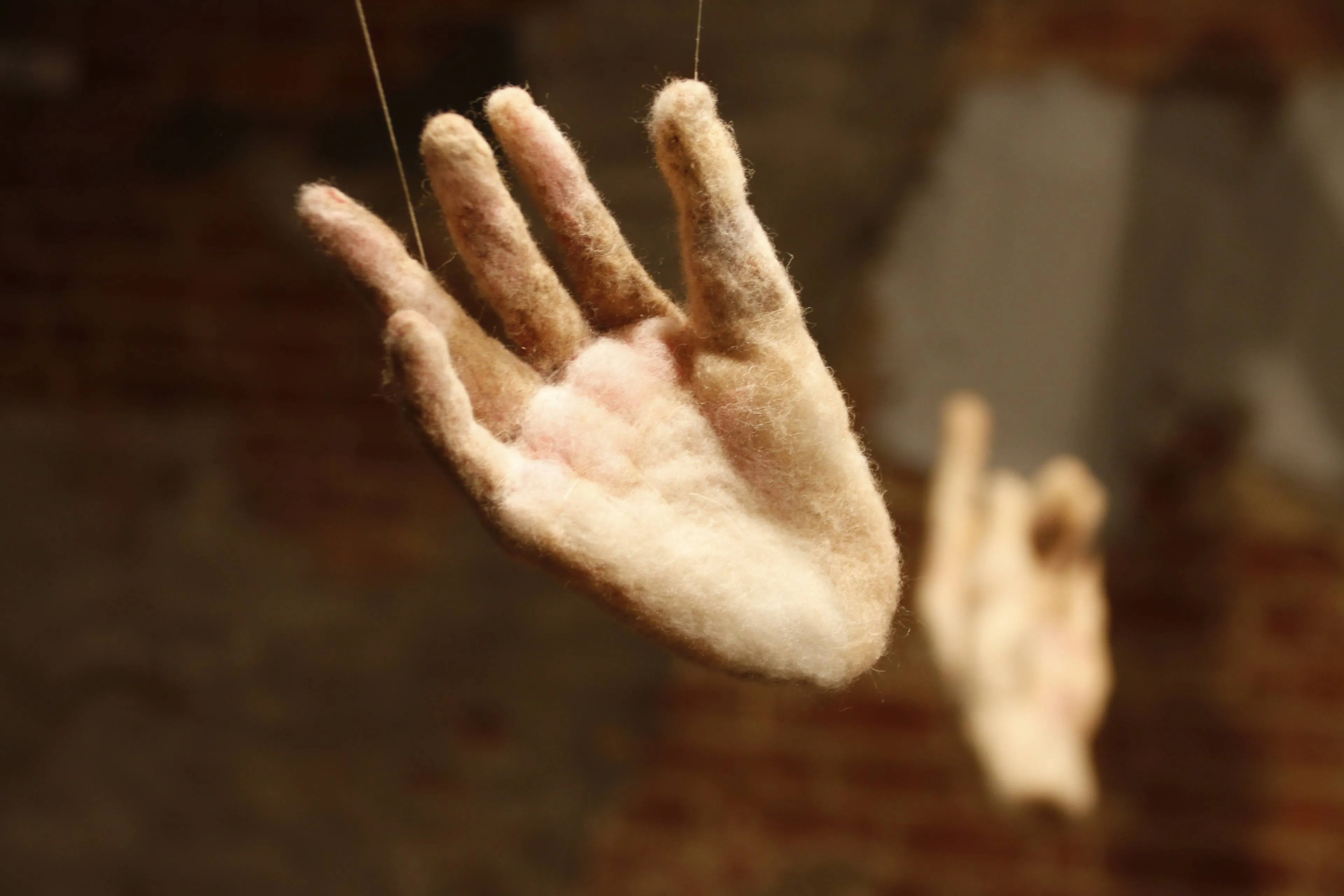 museumvandevrouw kunstwerk vrouwenhanden