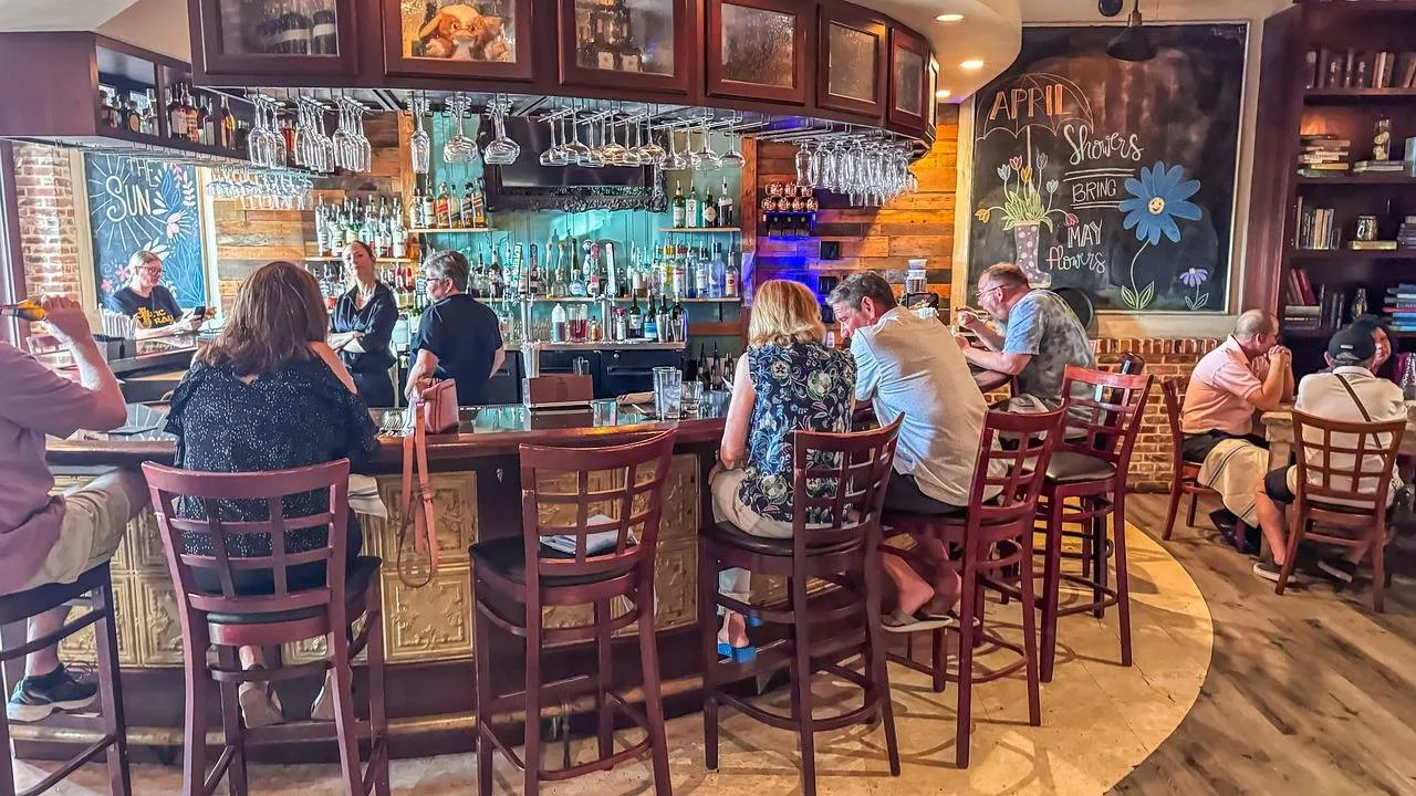 bar-8997627_1280