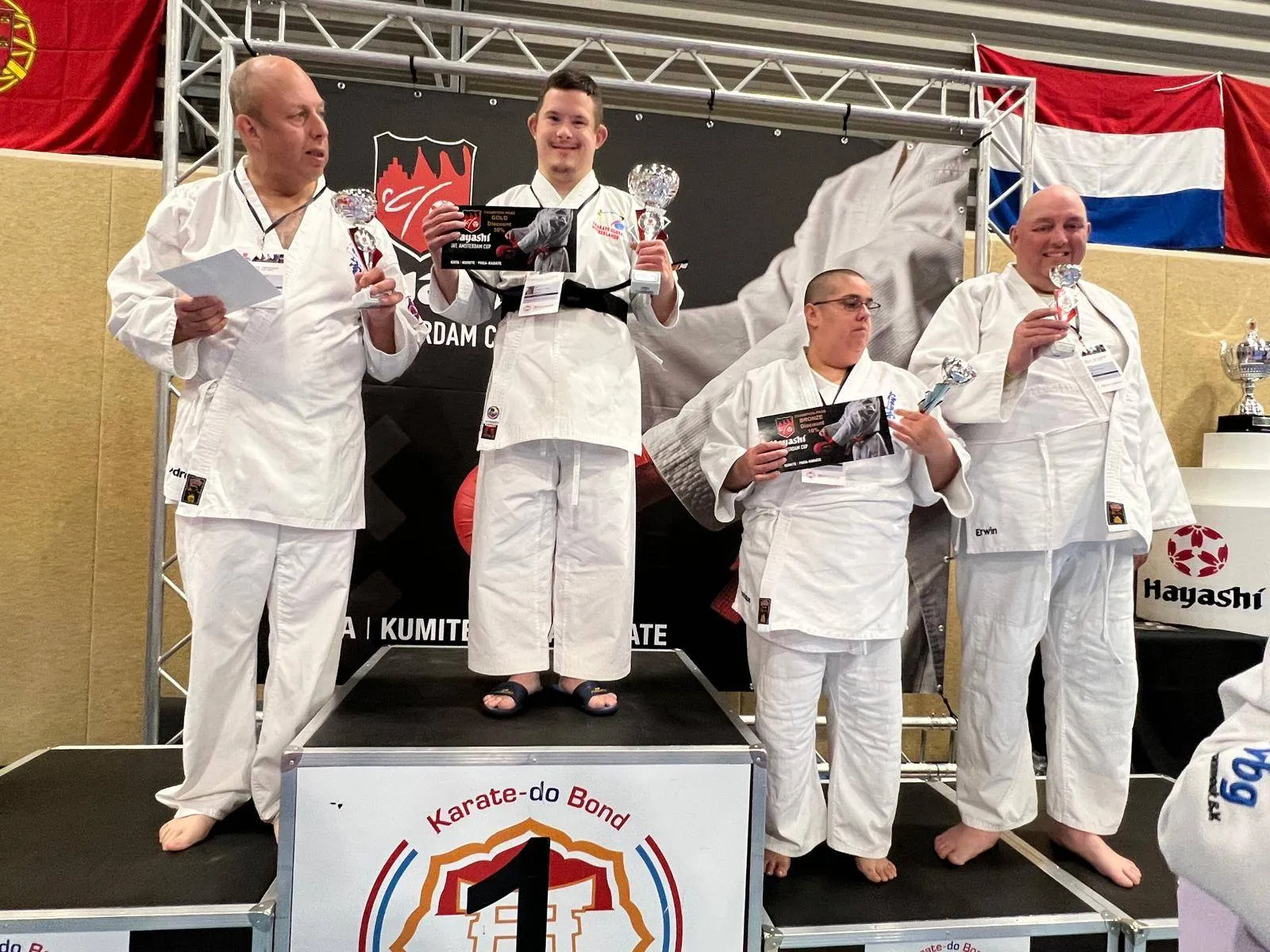 cc8c4fc4-993f-41dc-9df4-13221d666ef6