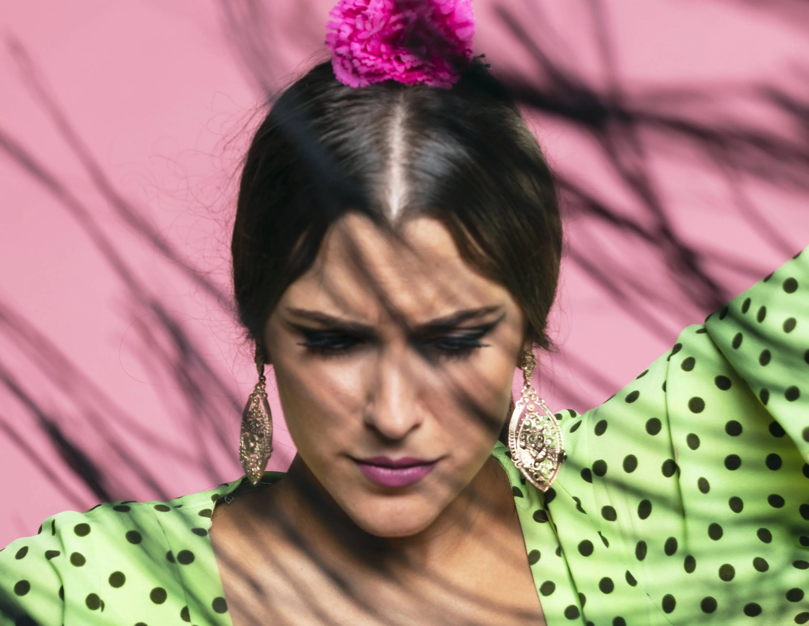 close-up-manila-shawl-fringes-with-flamenco-dancer