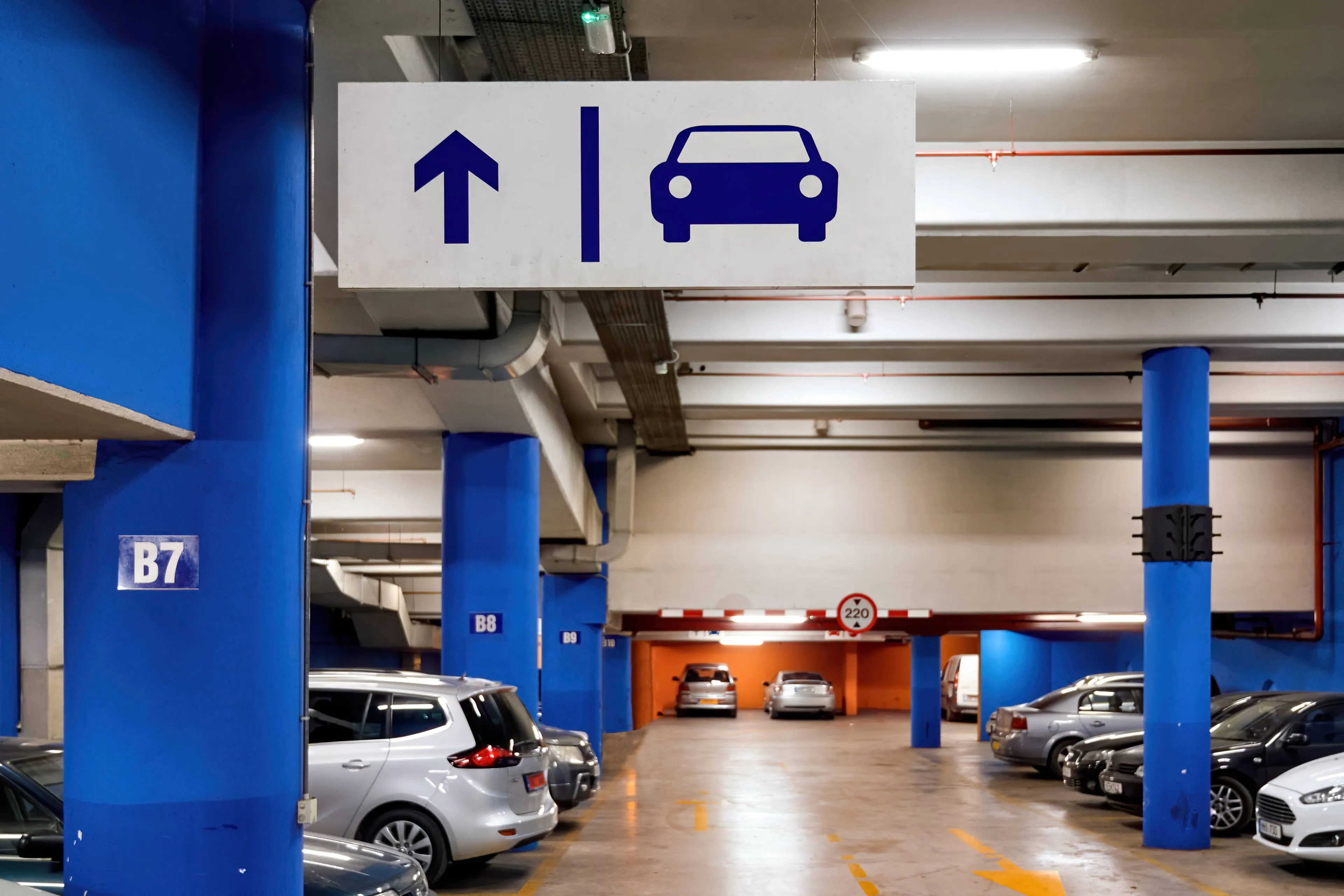 full-car-parking-lot-mall