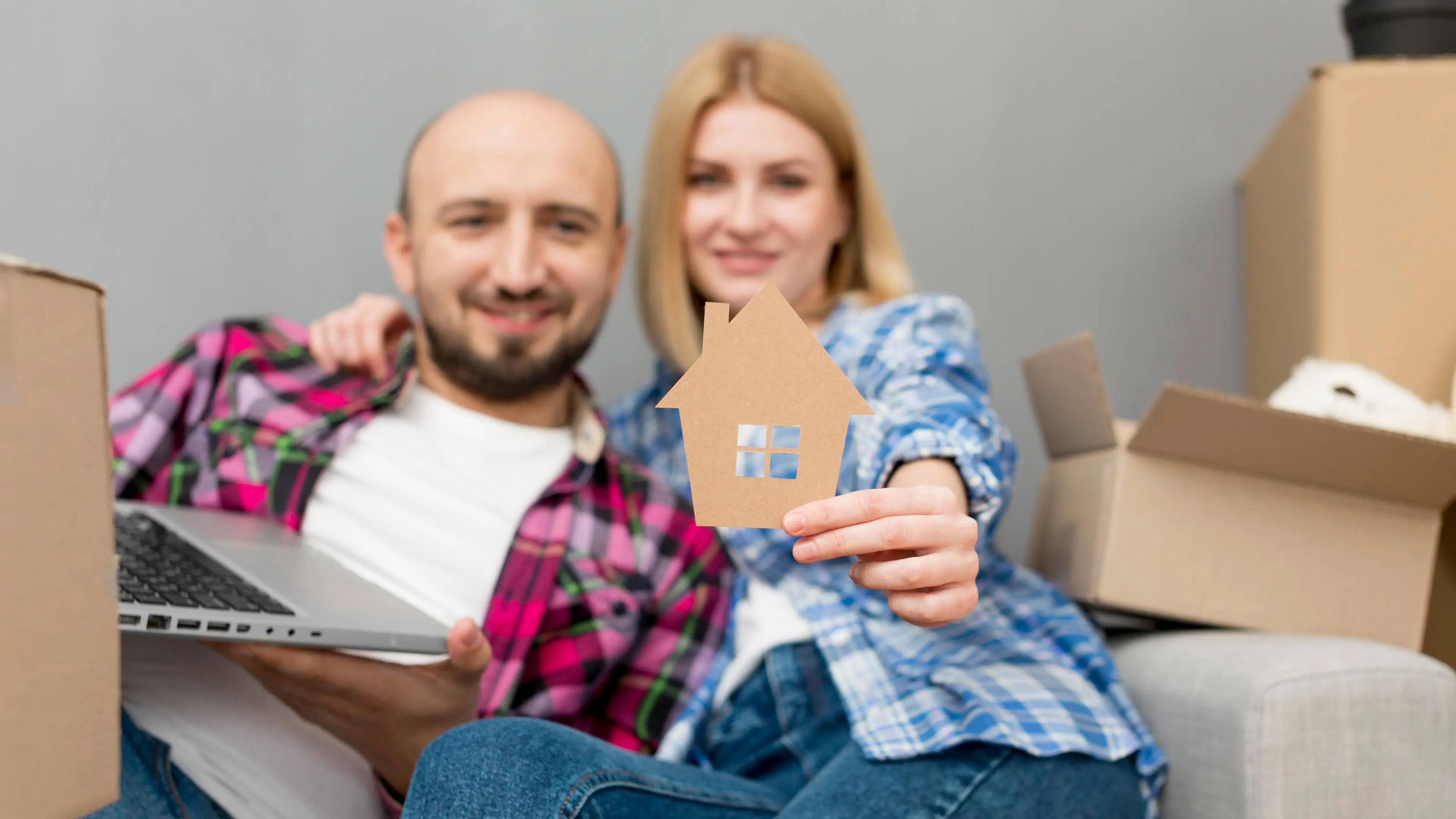 couple-moving-new-house