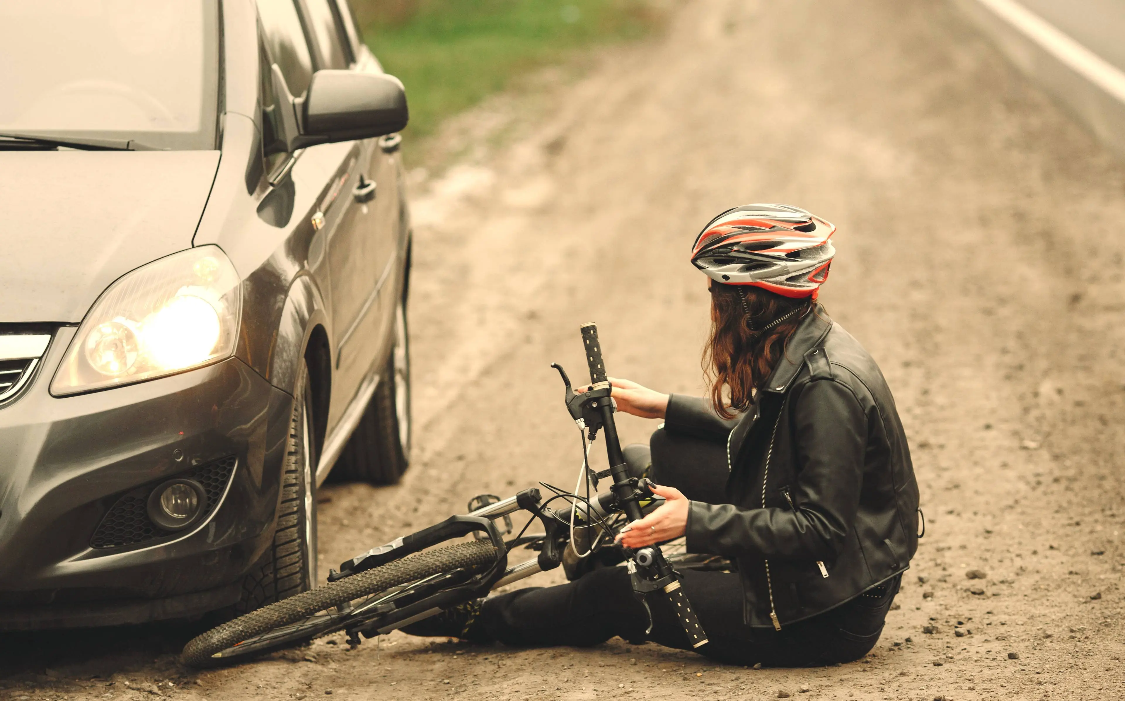 woman-crashed-into-car-girl-helmet