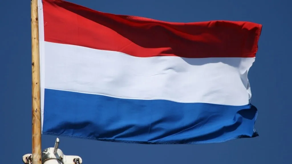 150424 vlag driekleur e1429884590353