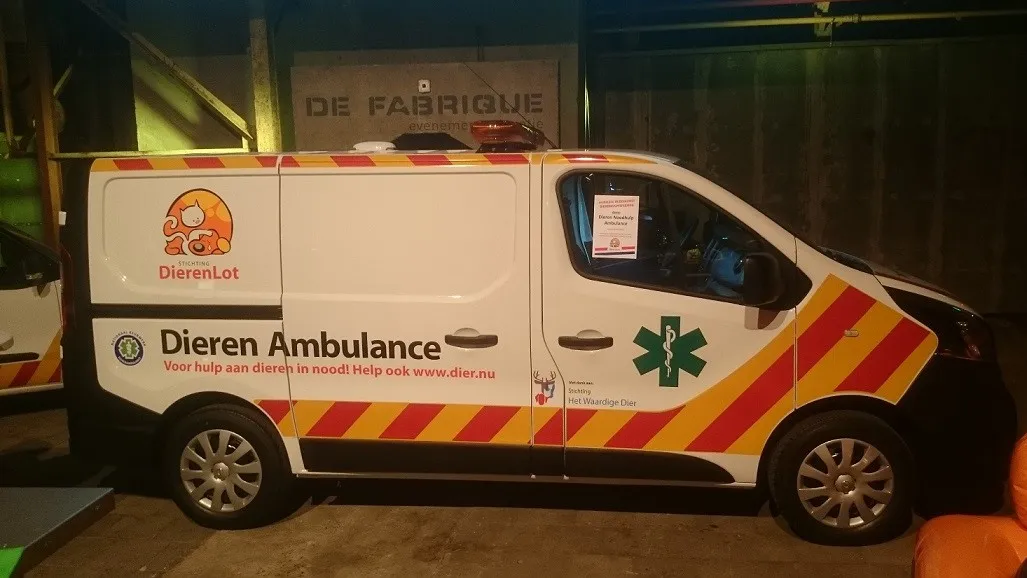 150512 dierenlot ambulance e1431383142920