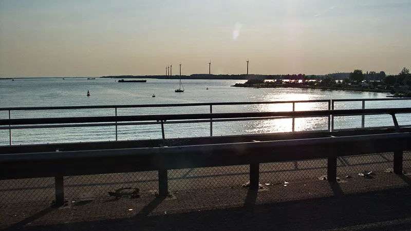 150603 moerdijkbrug2 bertknot flickr cc by sa 20 e1433335049764