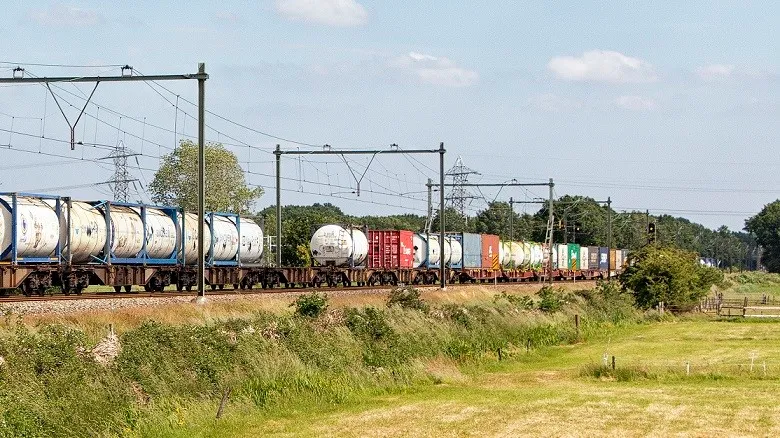 150623 goederentrein roel hemkes flickr cc by 20 e1435068896628