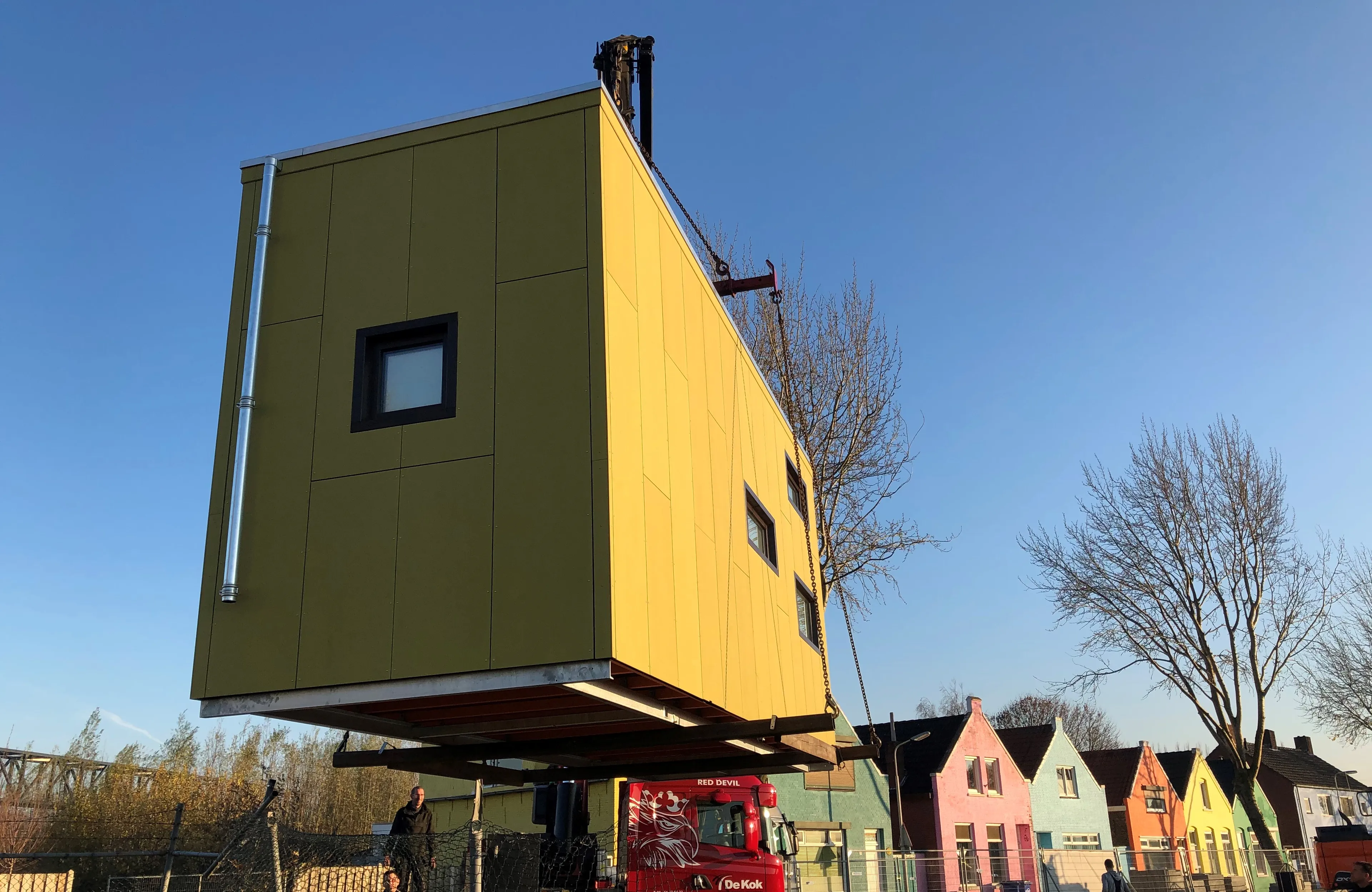 20201204 eerste huis landt op tiny oevers