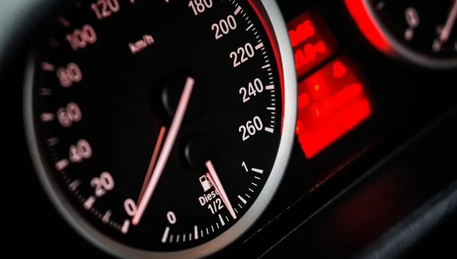 auto in de file 915x518 1