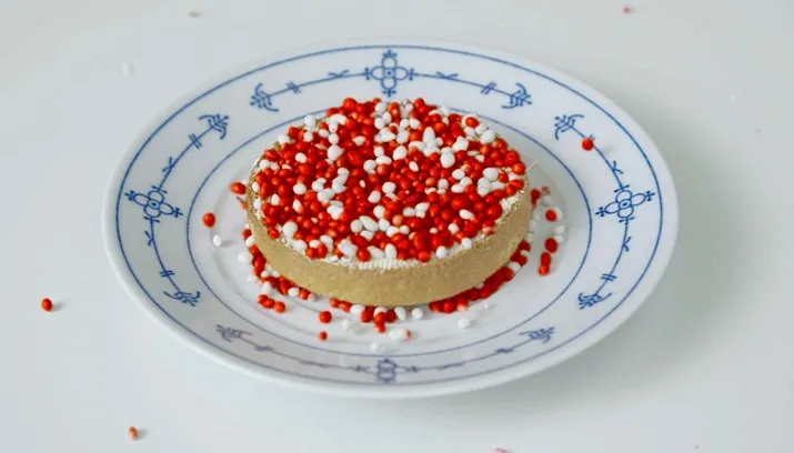 beschuit met rode muisjes