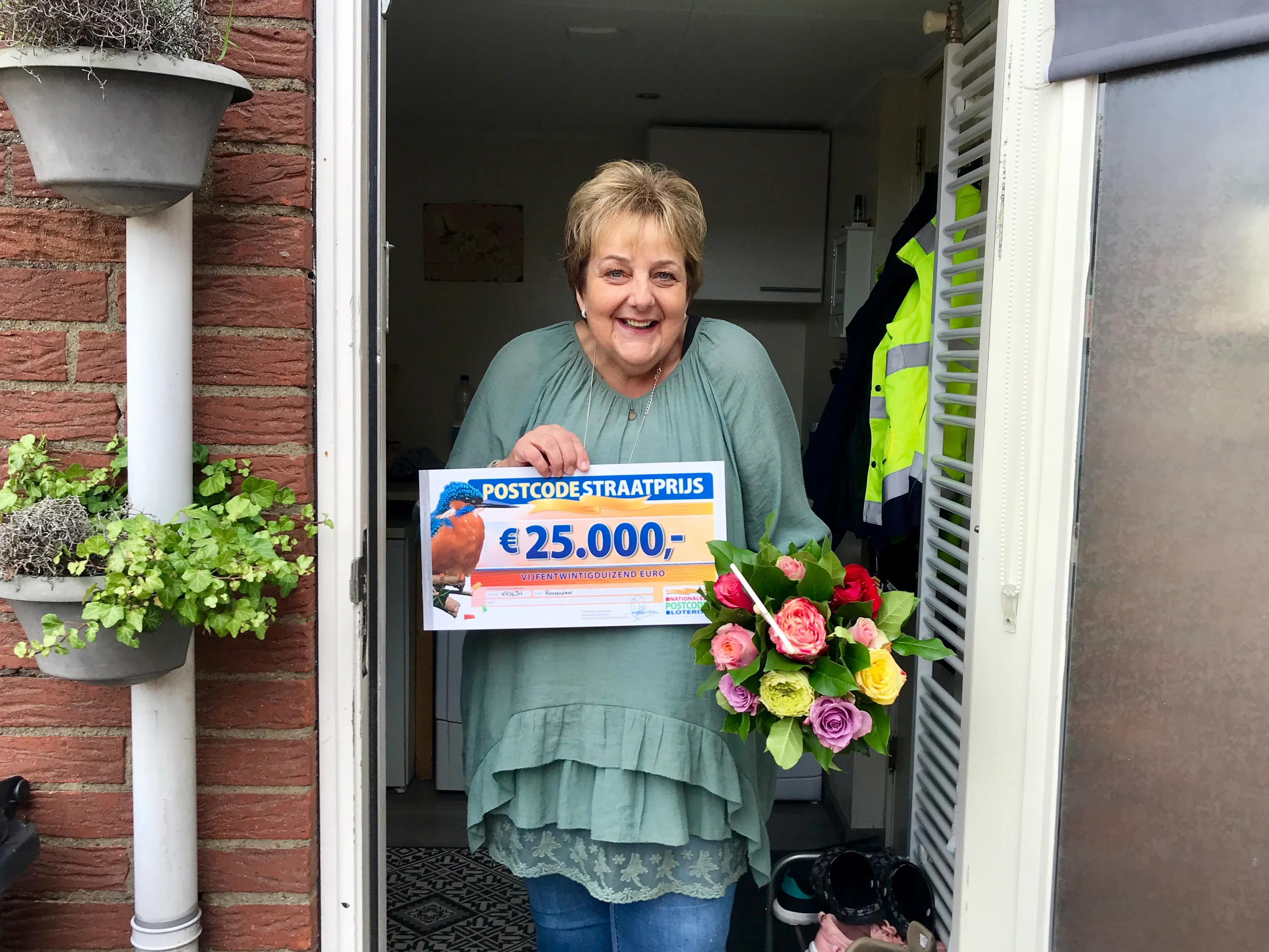brigitte uit roosendaal wint postcodestraatprijs van 25000 1