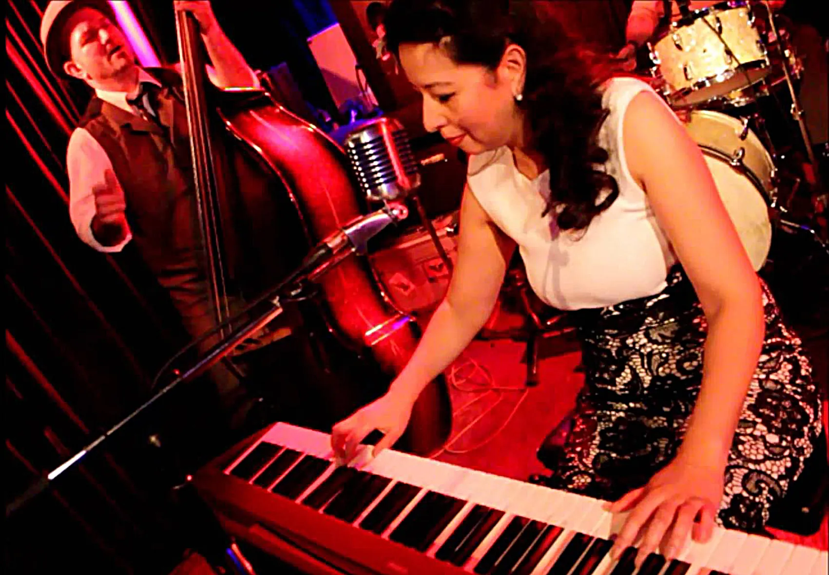 deeshoneytoneslive5b