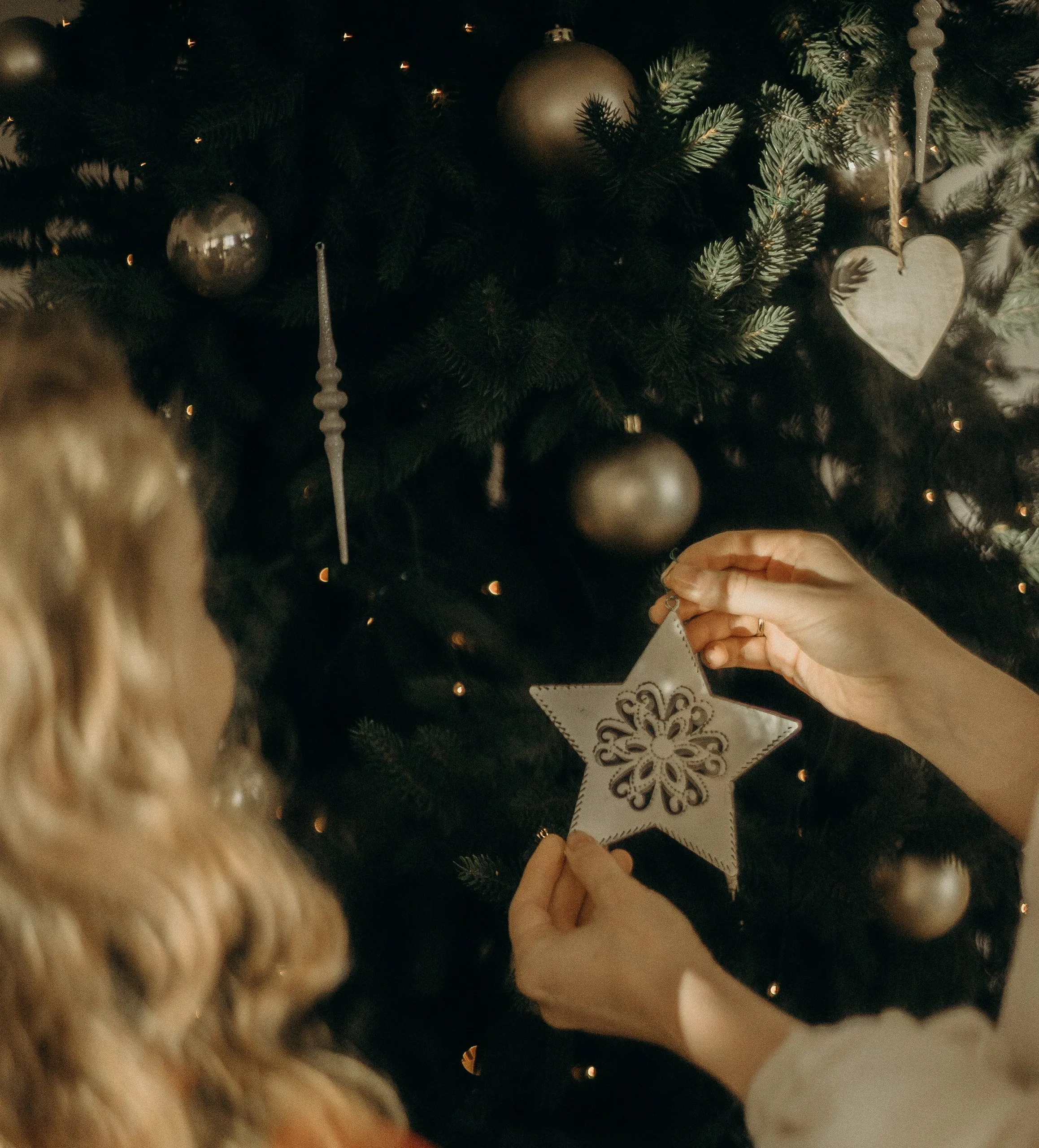 girls putting ornaments on a christmas tree 3154328 e1575971625492