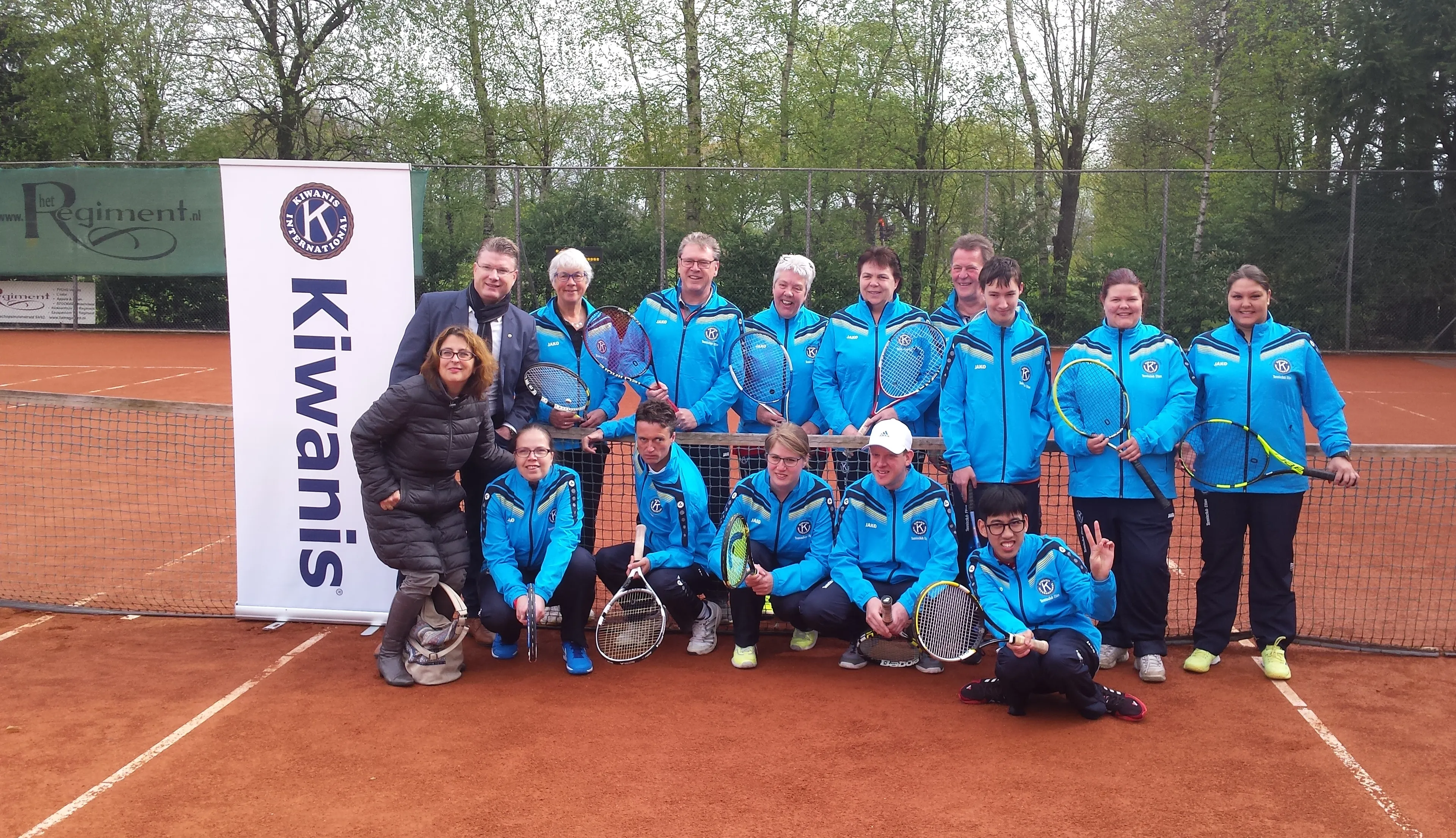 kiwanis nieuwe tennisoutfits tennisclub etten