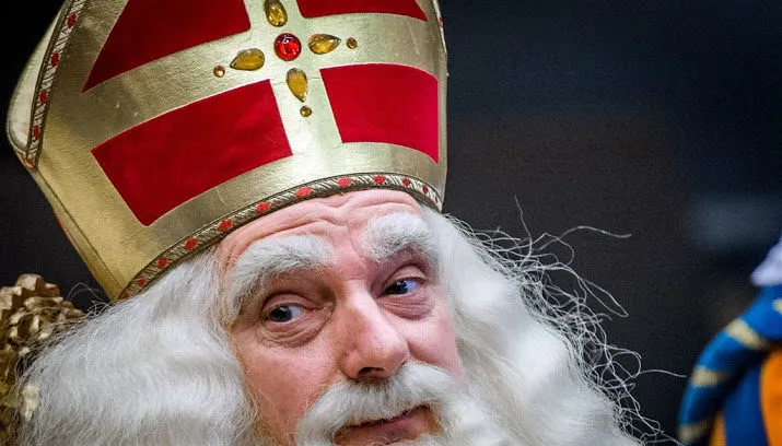 sinterklaas komt aan in het land