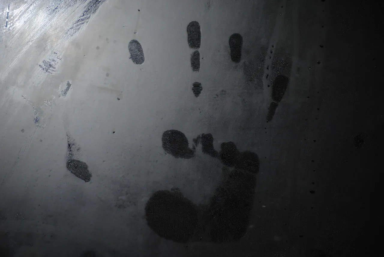 hand 670786 1280