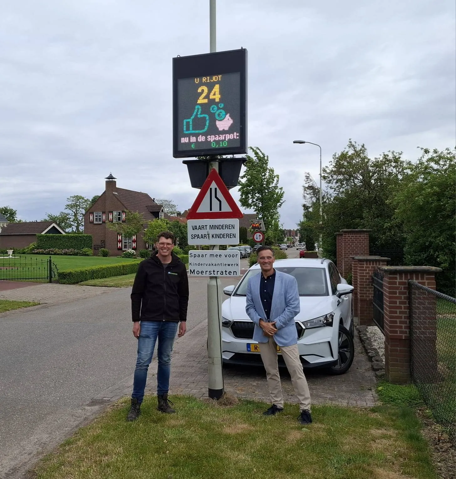 20250528 snelheidsmeter moerstraten initatiefnemer marc van der bol en wethouder robin heij