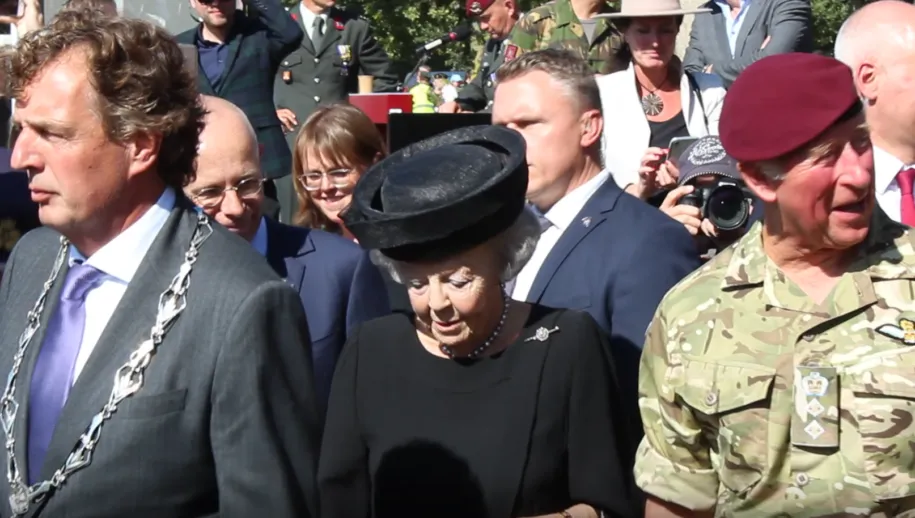 beatrix charles en renc3a9 915x518