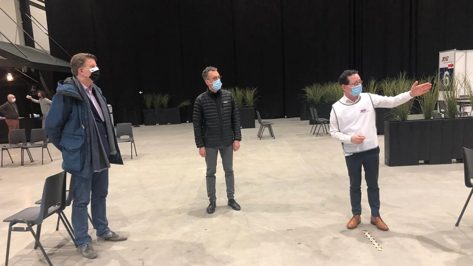 bezoek aan corona vaccinatielocatie