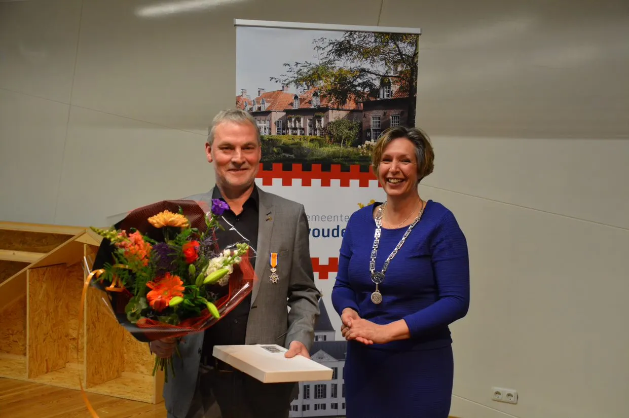 jb stutvoet ontvangt koninklijke onderscheiding voor zijn werk als raadslid 29 maart 2022