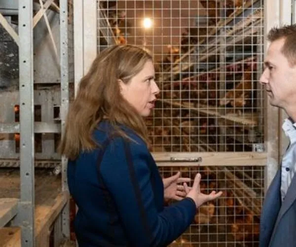 minister schouten in gesprek 600x500 1