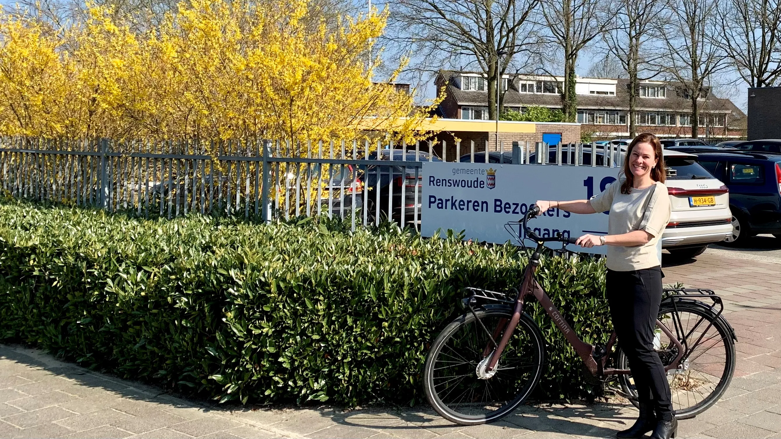 wethouder marieke teunissen op de fiets