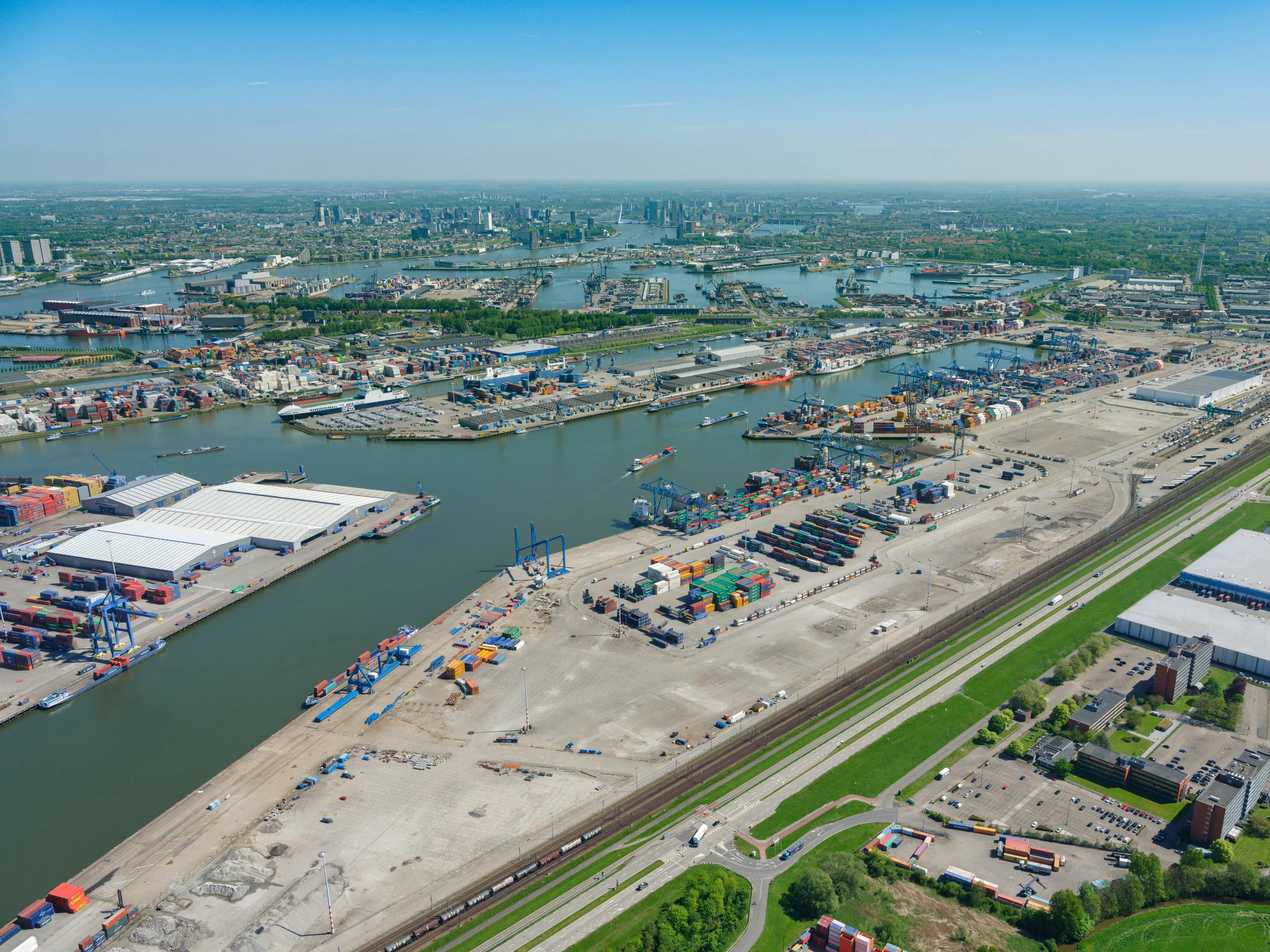 kalmar-and-rotterdam-shortsea-terminals-continue-long-term-collaboration.