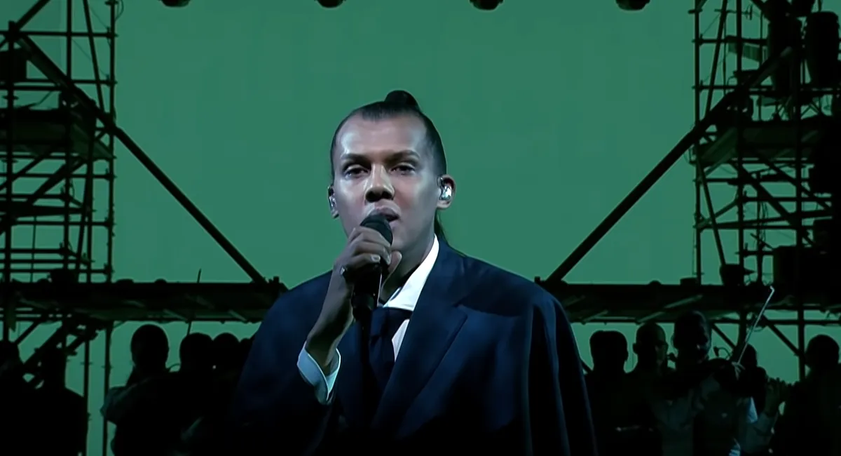 Stromae bij Matthijs Draait Door